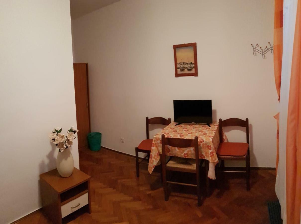 Apartment Muzic Мали-Лошинь Экстерьер фото